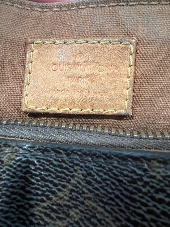 Louis Vuitton LV Popincourt Monogram Canvas Handbag - detached strap, wear - Picture 15 of 17